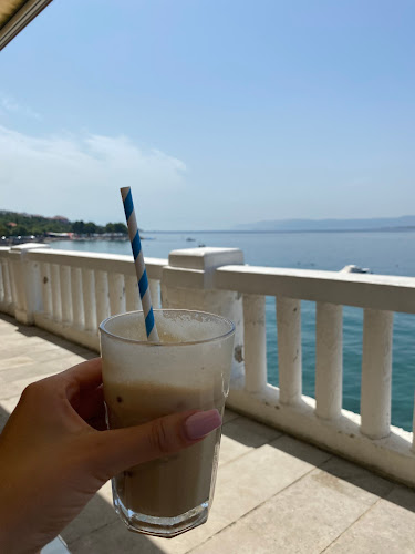 Kava s pogledom na more u Balboa