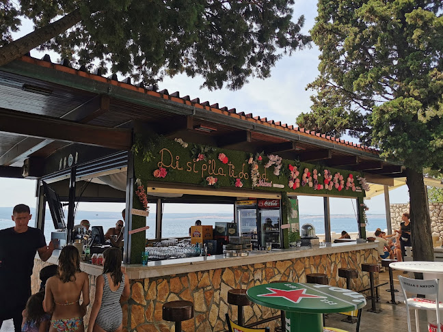 Balboa terasa i šank uz more